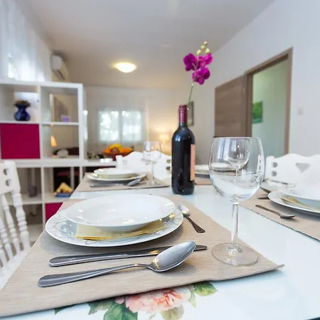 Perunika Apartamento