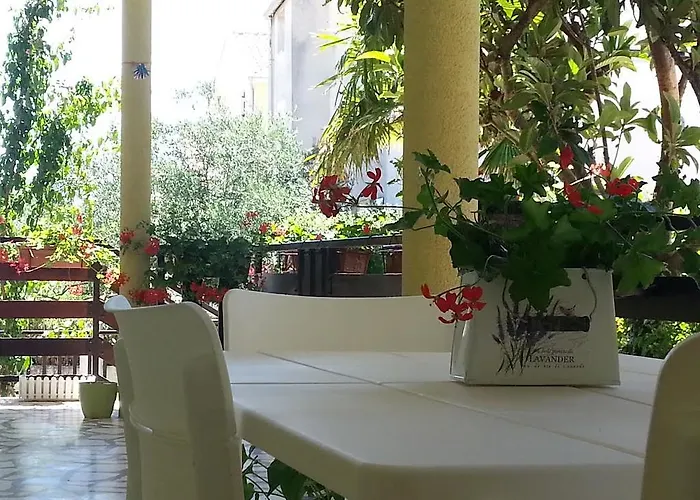 Perunika شقة زادار