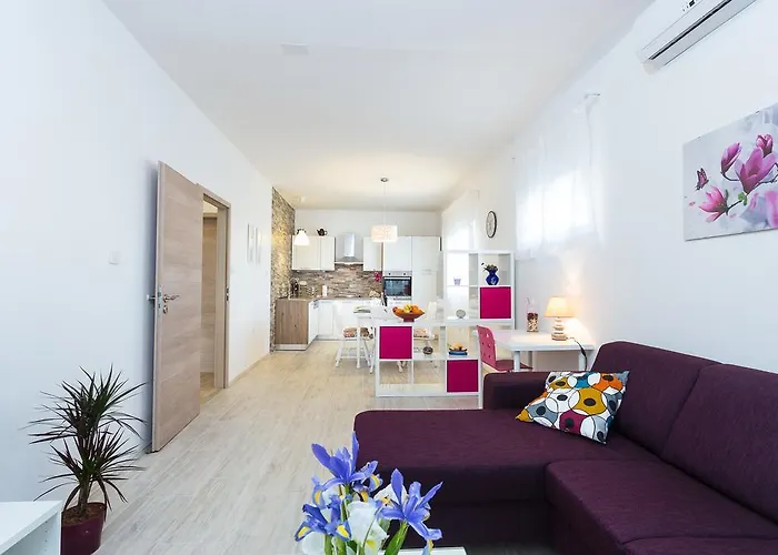 Perunika شقة زادار